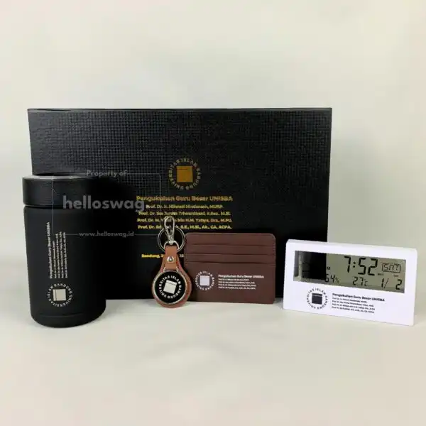 Botol Tumbler Bahan Kulit dan Stainless Steel Berbentuk Mug Dengan Custom Logo Untuk Souvenir 1