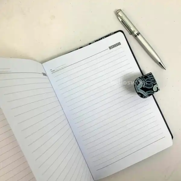 Buku Agenda Kulit Dengan Motif Batik dan Pengunci Magnet Untuk Souvenir Kantor 1