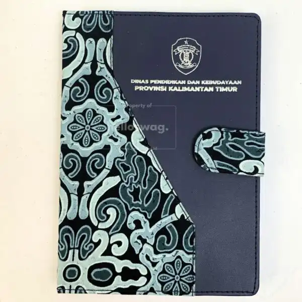 Buku Agenda Kulit Dengan Motif Batik dan Pengunci Magnet Untuk Souvenir Kantor 4
