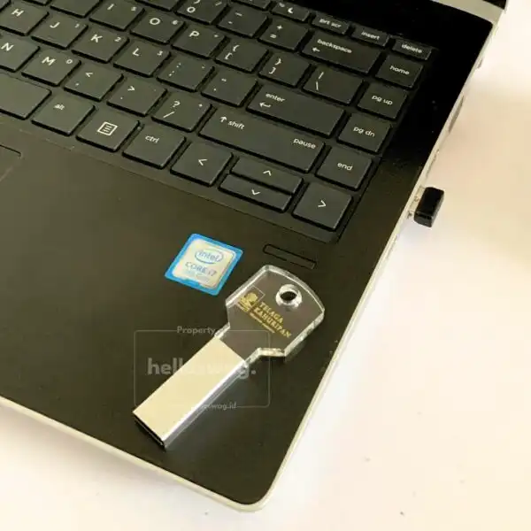 Flashdisk Bahan Akrilik dan Metal Dengan Custom Logo Untuk Souvenir 3