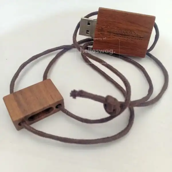 Flashdisk Bahan Kayu Dengan Logo Grafir Dilengkapi Tali 3