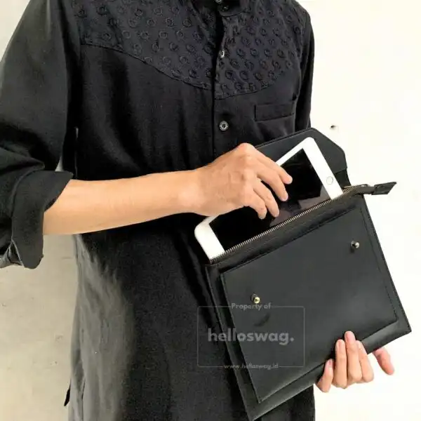 Tas Pouch Wristlet Berbahan Kulit Dengan Custom Logo 5