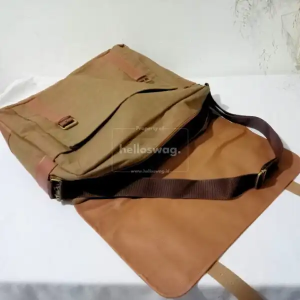 Tas Slingbag Selempang Dengan Bahan Kulit dan Custom Logo 1