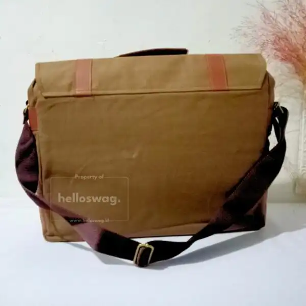 Tas Slingbag Selempang Dengan Bahan Kulit dan Custom Logo 2