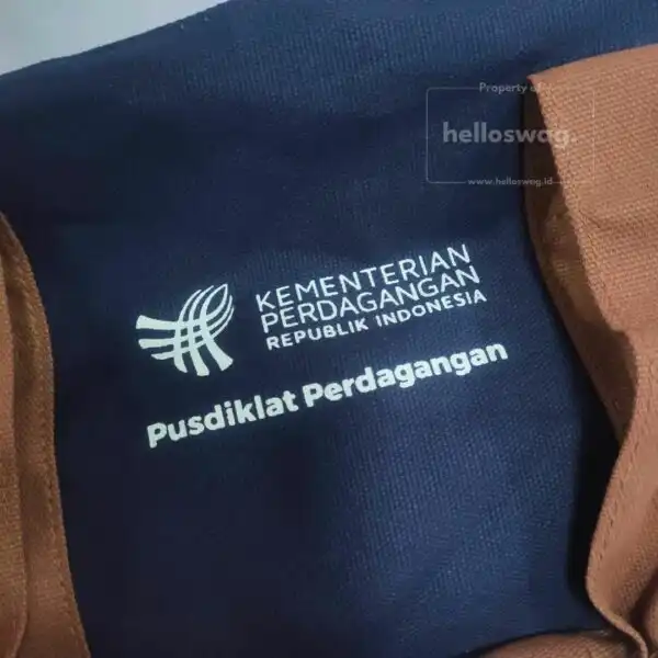 Tas Slingbag Selempang Dengan Bahan Kulit dan Custom Logo 6