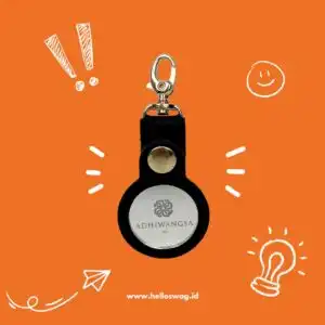 Shop Aksesoris Gantungan Kunci Berbahan Kombinasi Kulit Dengan Logo Perusahaan 1