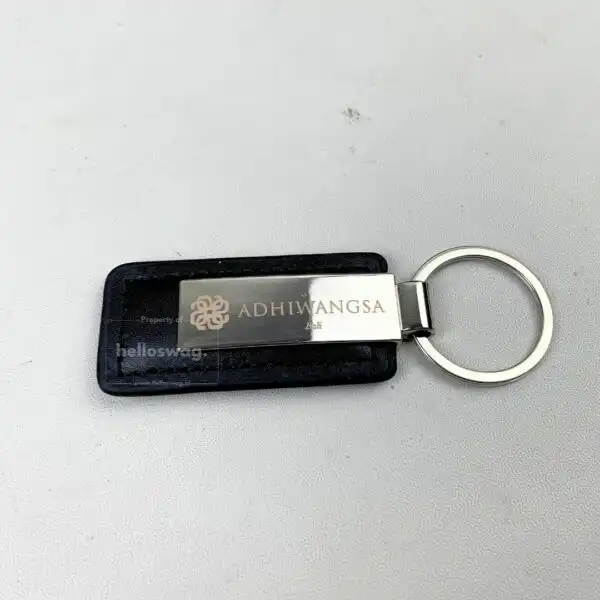 Aksesoris Gantungan Kunci Berbahan Kombinasi Kulit Dengan Logo Perusahaan 4