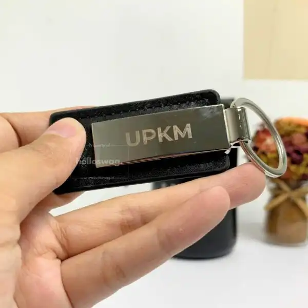 Aksesoris Gantungan Kunci Berbahan Kombinasi Kulit Dengan Logo Perusahaan 9