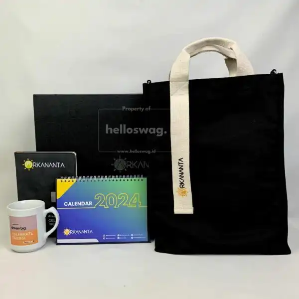 Souvenir Event Gift Set Berisi Buku Agenda Mug Keramik Kalender Meja dan Tas Totebag Custom Desain dan Logo 4