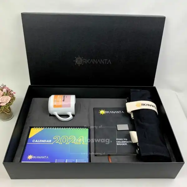 Souvenir Event Gift Set Berisi Buku Agenda Mug Keramik Kalender Meja dan Tas Totebag Custom Desain dan Logo 6