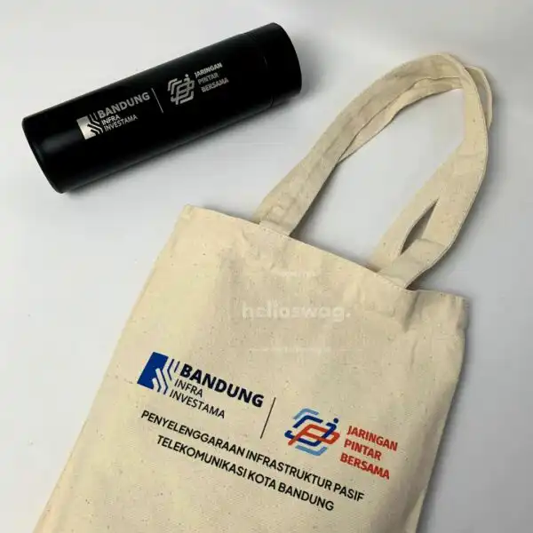 Tas Souvenir Totebag Dengan Bahan Kanvas dan Logo Custom Perusahaan 1