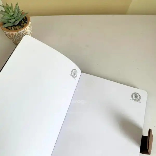 Buku Agenda Berbahan Kulit Dengan Blok Lem Dilengkapi Custom Logo Gold Foil 1