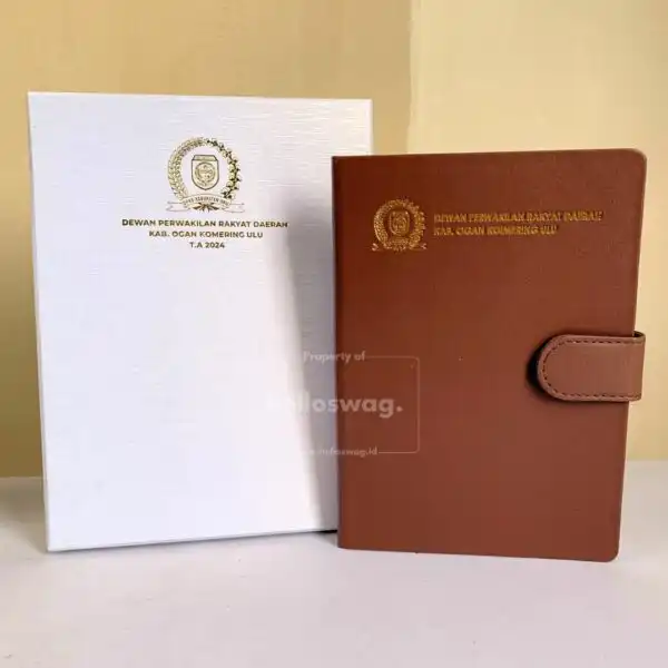 Buku Agenda Berbahan Kulit Dengan Blok Lem Dilengkapi Custom Logo Gold Foil 2