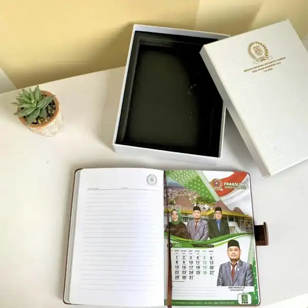 Buku Agenda Berbahan Kulit Dengan Blok Lem Dilengkapi Custom Logo Gold Foil 4