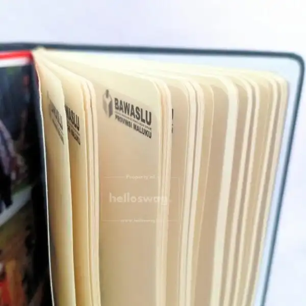 Buku Agenda Hardcover Dengan Cover Kulit Dilengkapi Tempat Pulpen dan Kartu 2