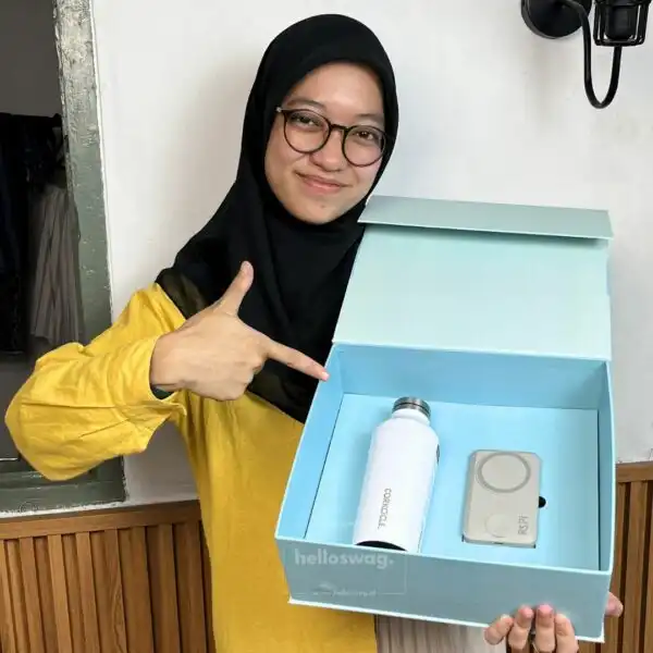 Gift Set Berisi 2 Item Tumbler Stainless Corkcicle dan Powerbank Wireless Custom Logo (1)