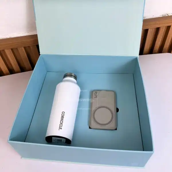 Gift Set Berisi 2 Item Tumbler Stainless Corkcicle dan Powerbank Wireless Custom Logo (4)
