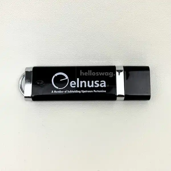 Flashdisk Bahan Plastik Dengan List Silver Dilengkapi Logo Perusahaan 1