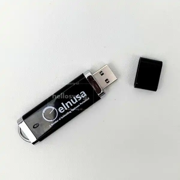 Flashdisk Bahan Plastik Dengan List Silver Dilengkapi Logo Perusahaan 3
