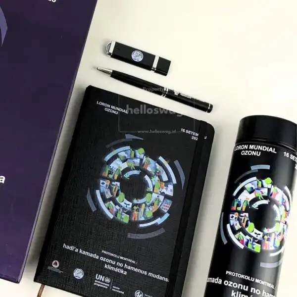 Flashdisk Bahan Plastik Dengan List Silver Dilengkapi Logo Perusahaan 6