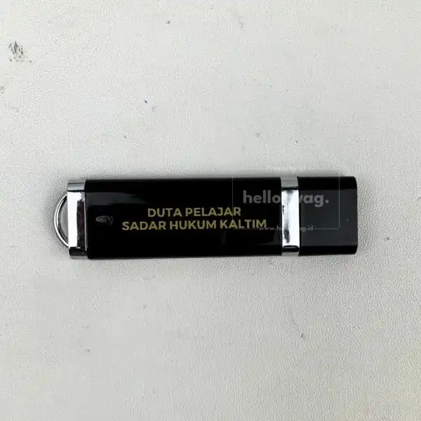 Flashdisk Bahan Plastik Dengan List Silver Dilengkapi Logo Perusahaan 8