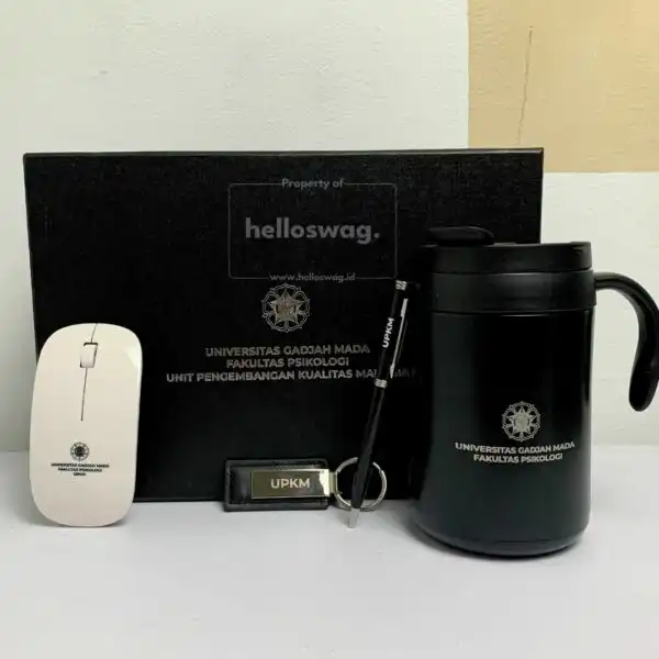 Gift Set Berisi Pulpen Tumbler Mug Gantungan Kunci Kulit dan Mouse Wireless Dilengkapi Custom Logo dan Desain 4