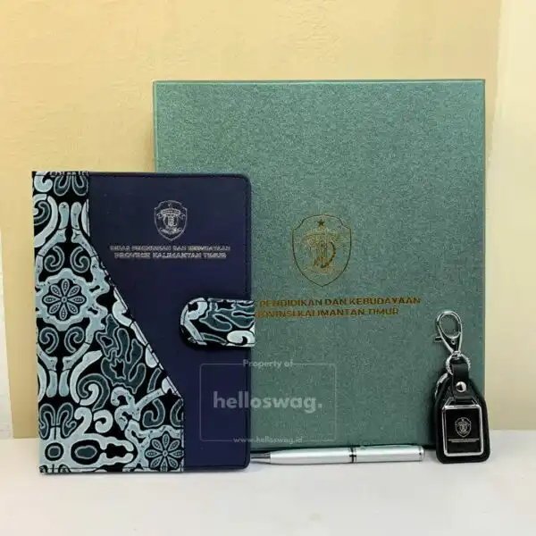 Souvenir Gift Set Buku Agenda Motif Batik Pulpen Stainless dan Gantungan Kunci Kulit 3