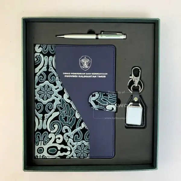 Souvenir Gift Set Buku Agenda Motif Batik Pulpen Stainless dan Gantungan Kunci Kulit 4
