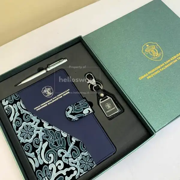 Souvenir Gift Set Buku Agenda Motif Batik Pulpen Stainless dan Gantungan Kunci Kulit 5
