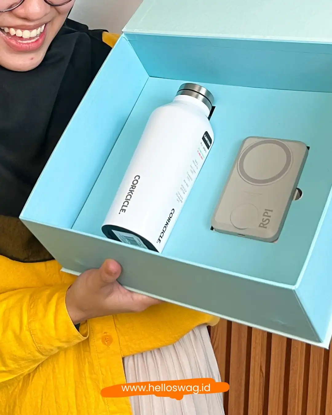 helloswag gift set tumbler stainless dan powerbank wireless custom logo (8)