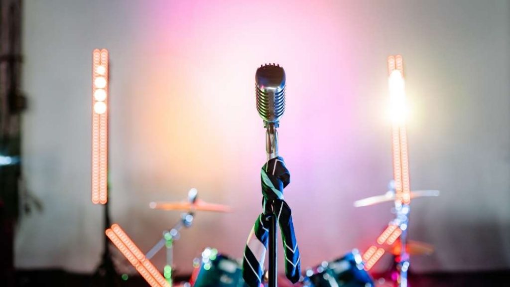 30 Pantun Konser Untuk MC