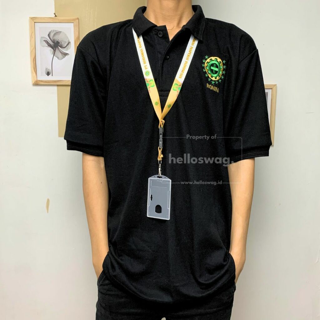 11 Rekomendasi Hadiah Doorprize Bermanfaat untuk Acara Kantor Seminar Kit Berisi Kaos ID Card dan Lanyard Tas Selempang Dengan Custom Logo Perusahaan 5