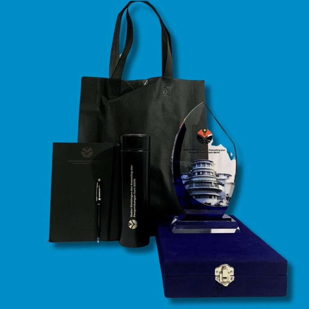 Seminar Kit Universitas Custom Berisi Plakat Goodiebag Buku Agenda Tumbler dan Pulpen