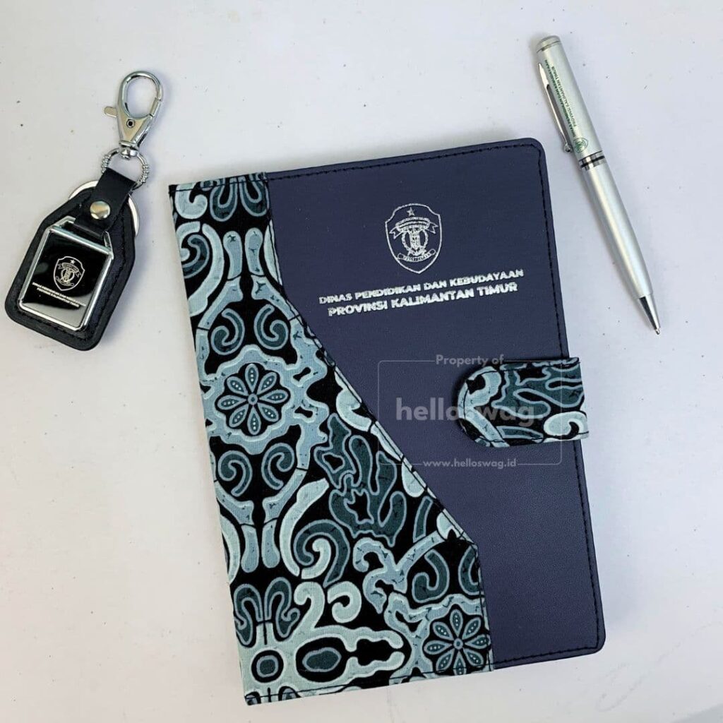 Souvenir Gift Set Buku Agenda Motif Batik Pulpen Stainless dan Gantungan Kunci Kulit 7